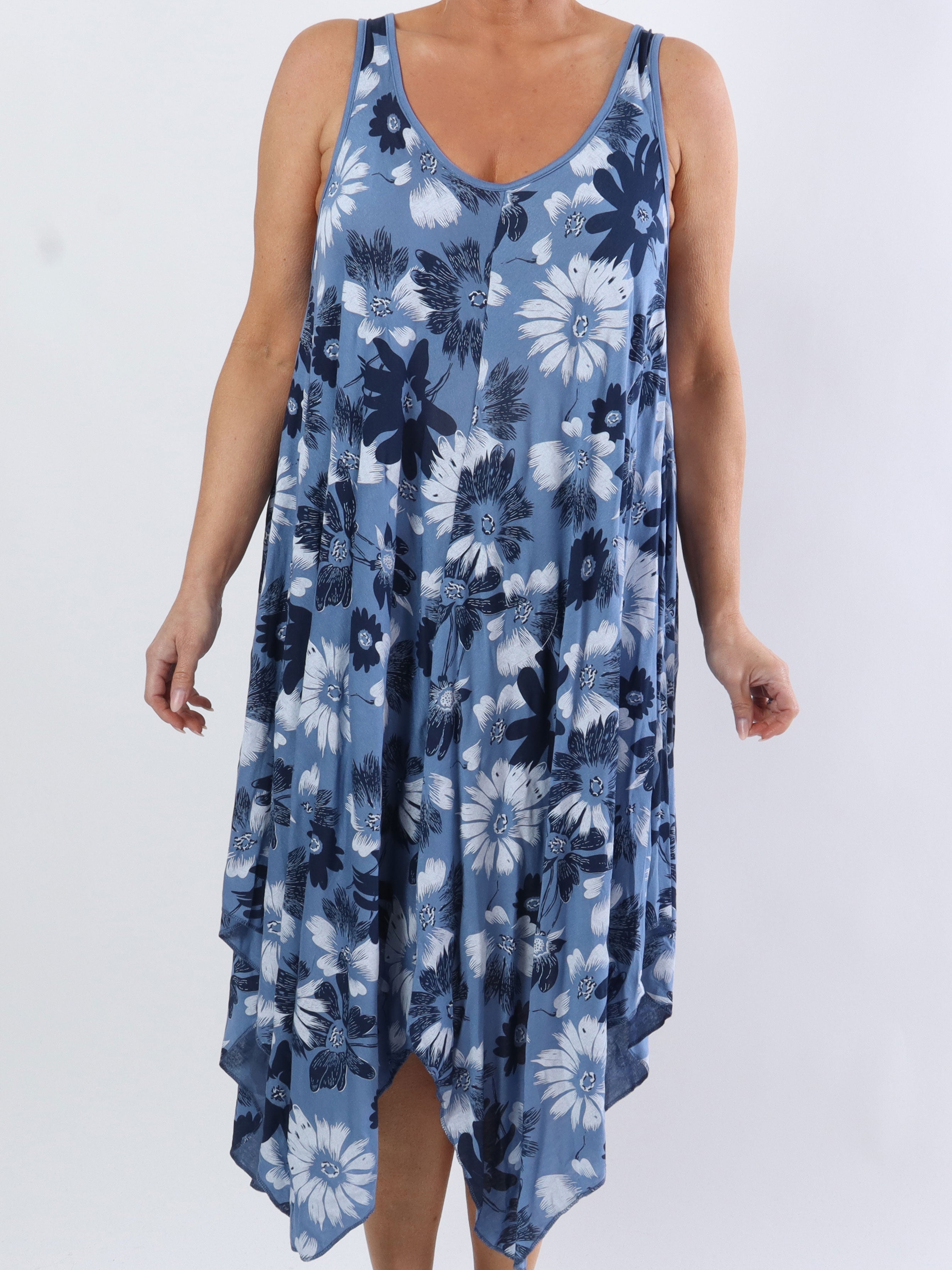 Blair - Luftig klänning i viskos plus size med blommigt tryck